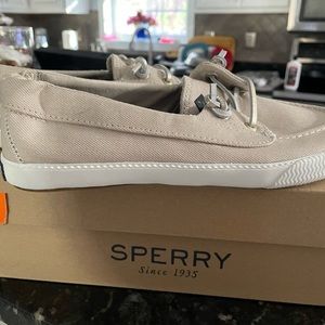 Sperry size 8 NWT